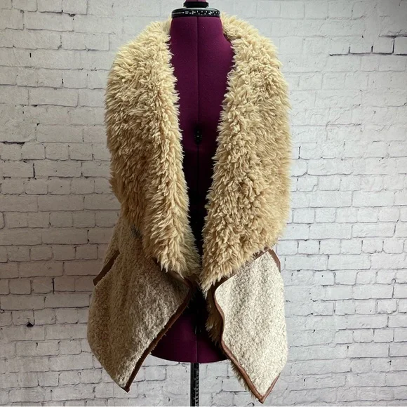 Love Tree Jackets Coats Love Tree Faux Fur Vest Womens Size